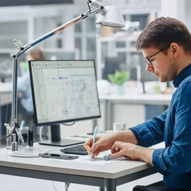 computer-man-engineering-studyabroad_280x280_crop_478b24840a