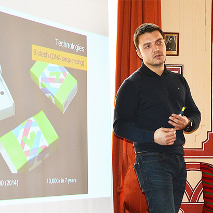 photo-3_700x700_crop_478b24840a